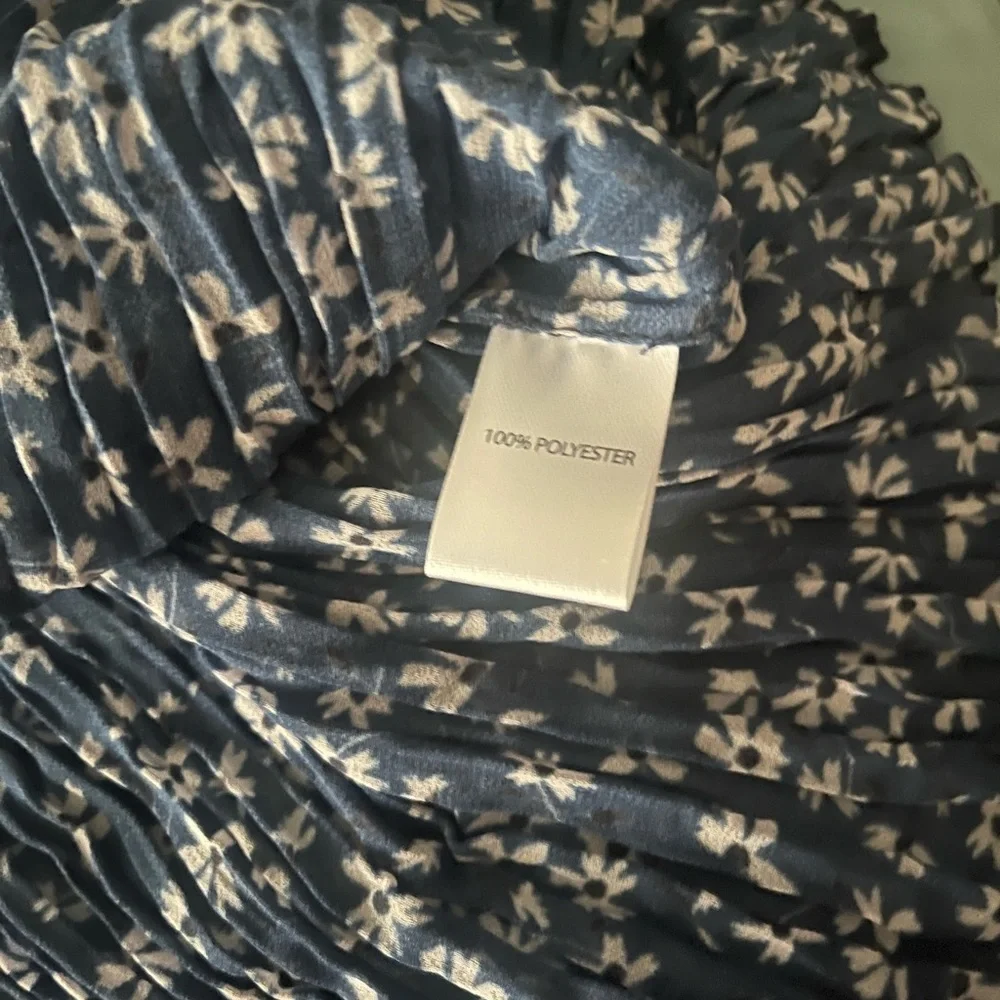 SALONI Navy‎ Floral Ruffle Blouse - Picture 5 of 5